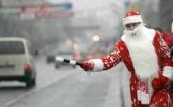 В Екатеринбурге на дорогах прошла акция «Полицейский дед мороз»