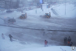 В центре Екатеринбурга из-за масштабной коммунальной аварии всё покрывается льдом