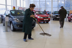 Девальвация в Украине остановила продажи автомобилей