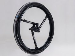 Новое колесо для инвалидной коляски подстраивается под рельеф
