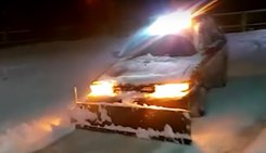 В Приморье водитель переделал свой универсал в снегоуборщик