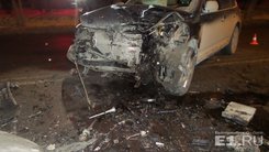 Водитель Lada Kalina выехал на встречку и погиб в лобовом столкновении в Екатеринбурге