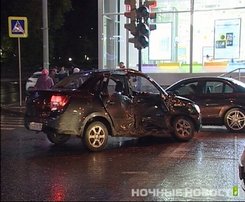 В центре Екатеринбурга водитель «Лады» устроил ДТП на перекрестке